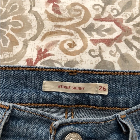 Women Wedgie Skinny Ankle Jeans - Picture 3 of 9